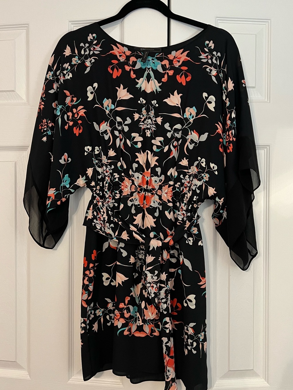 BCBGMaxAzria Black Floral Tie-Waist Kimono Dress